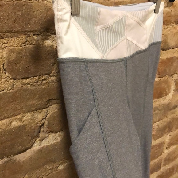 Lululemon Limited Edition Gray Design Leggings - Picture 3 of 4